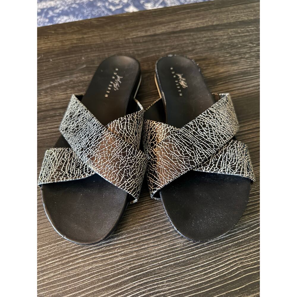 Lord & Taylor Crackled Leather Crisscross Slides Sz. 8.5